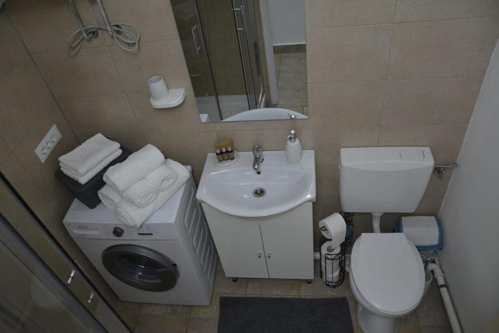 Sunrise Apartment Petroşani Esterno foto
